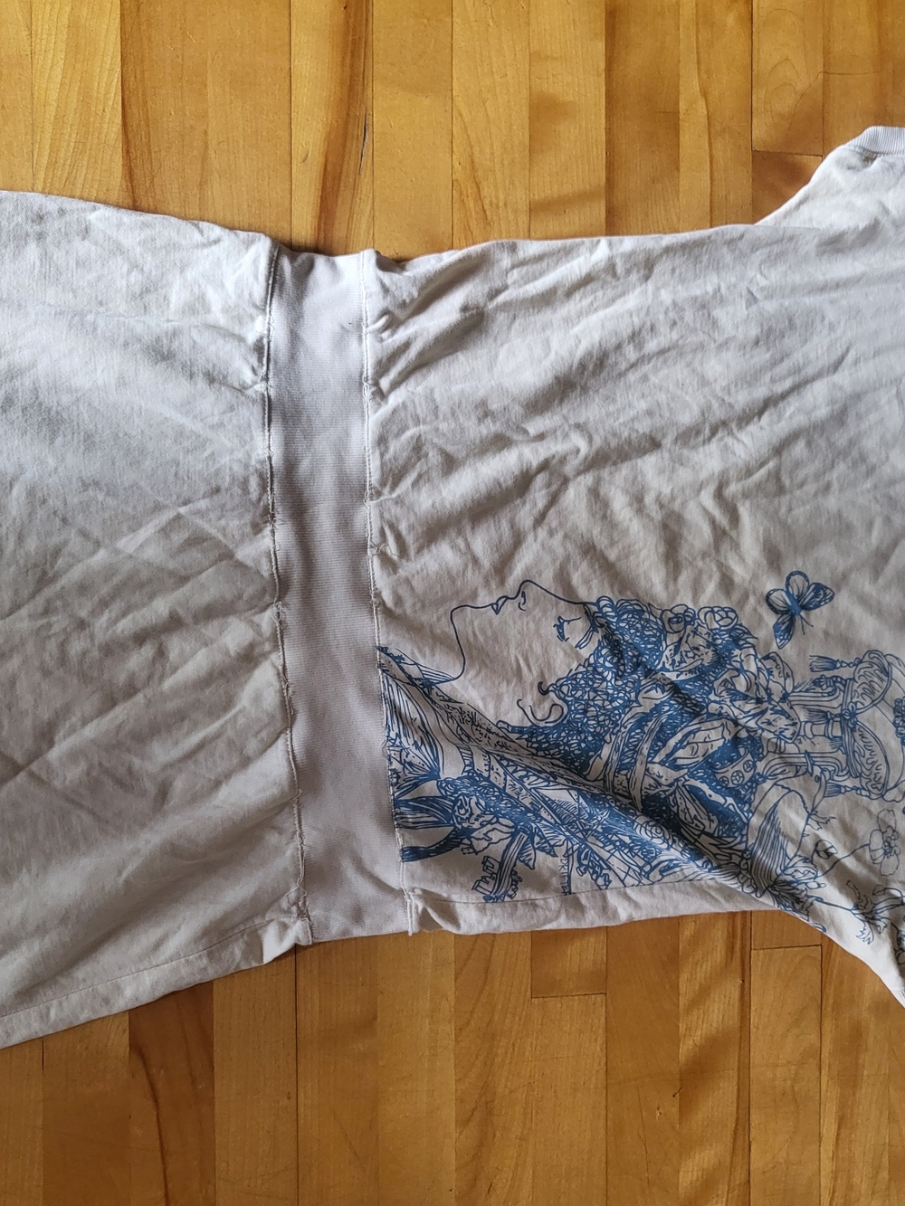 Men's Short-Sleeve Graphic Shirt in Light Gray with Blue Print